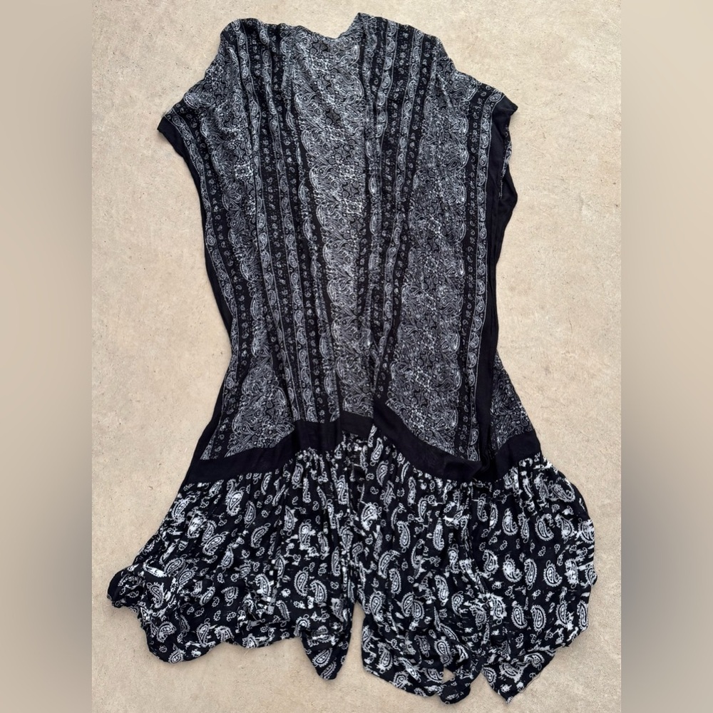 Three Bird Nest Monochrome Paisley Kimono Duster